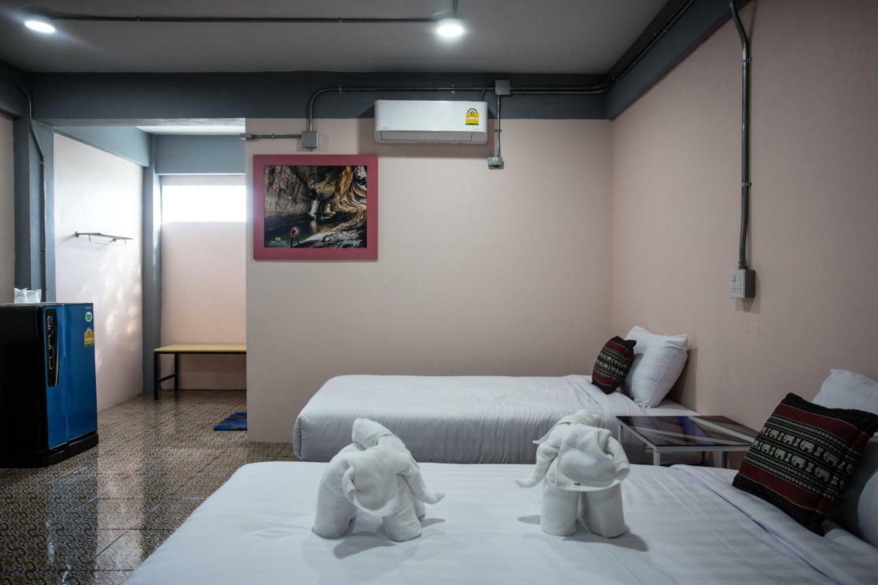 Baan Chang Hotel & Coffee House Tak Extérieur photo